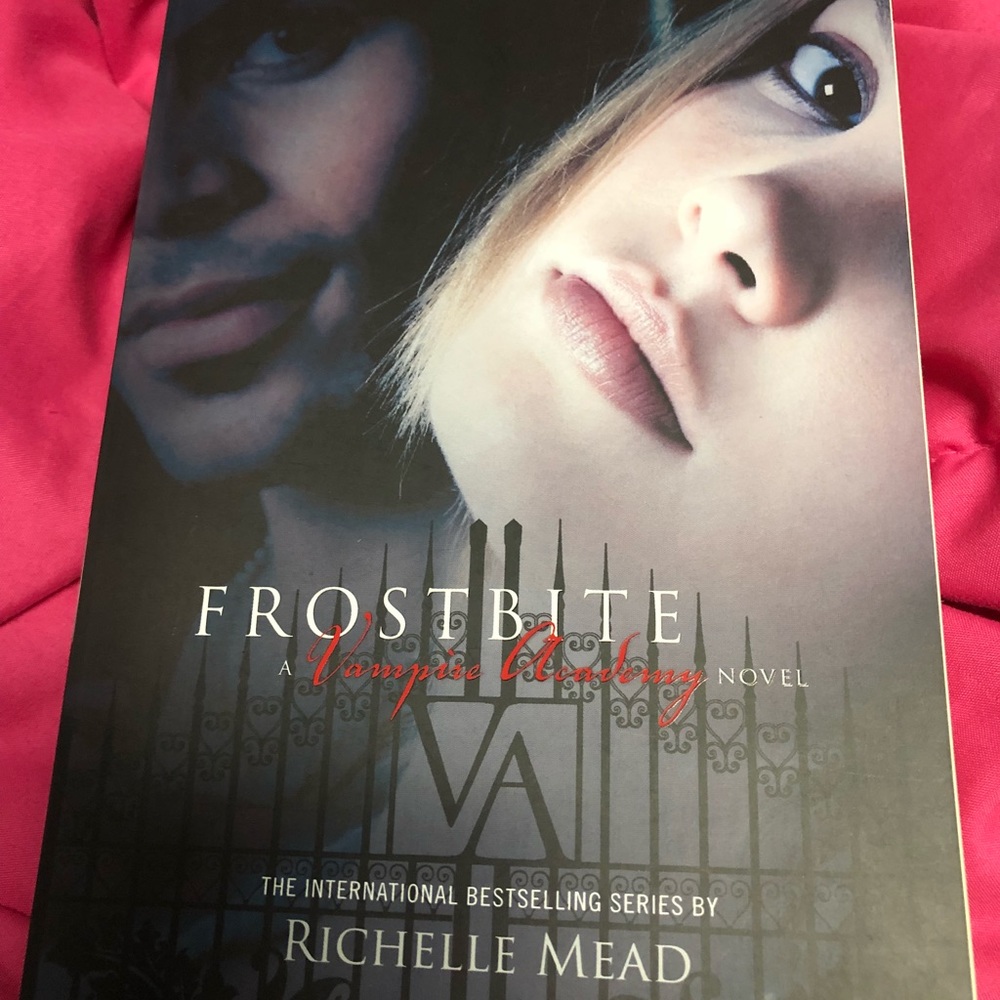 “Frostbite” A VA novel by Richelle Mead